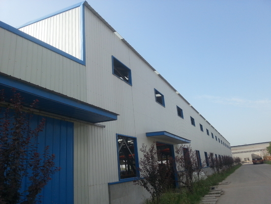 Q235プレハブの金属の倉庫の屋根構造PUの鋼鉄Hビーム白