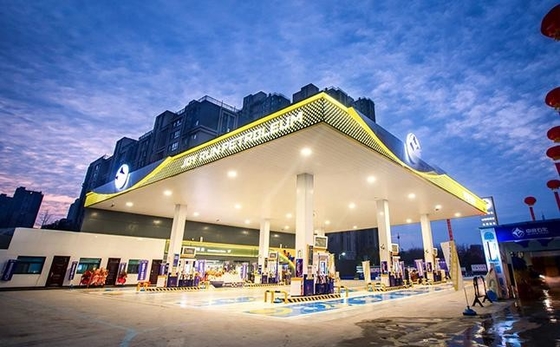 ガソリンスタンドの屋根のための軽量鋼構造物
