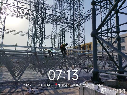 石炭貯蔵舎ヤードの屋根と壁パネルの選択肢としての鉄骨空間フレーム