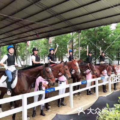 屋内馬術競技場用軽量鉄骨構造建物